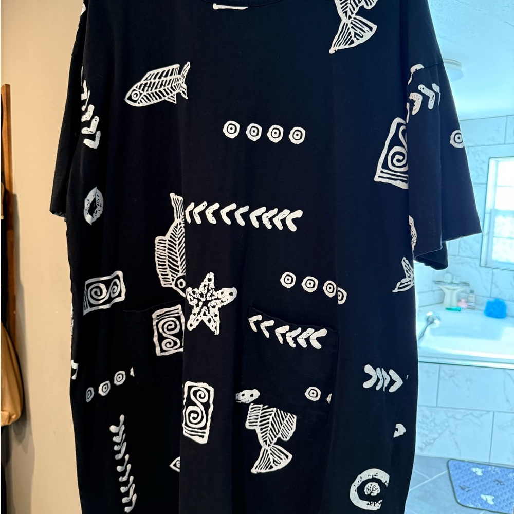 Black and White Graphic Midi Dress